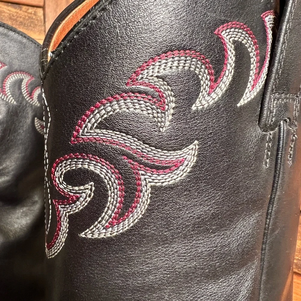 Free Shipping- 🙌 Men's- Ariat black leather cowboy work boots. Rounded toe.